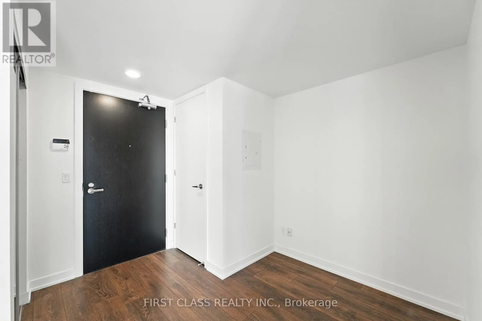 1802 - 501 YONGE STREET
