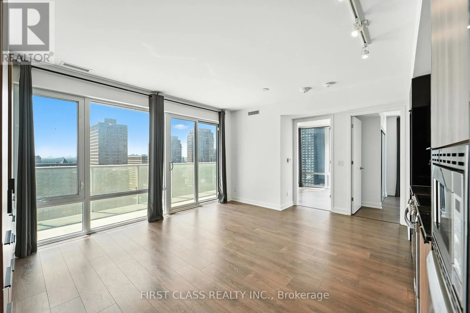 1802 - 501 YONGE STREET