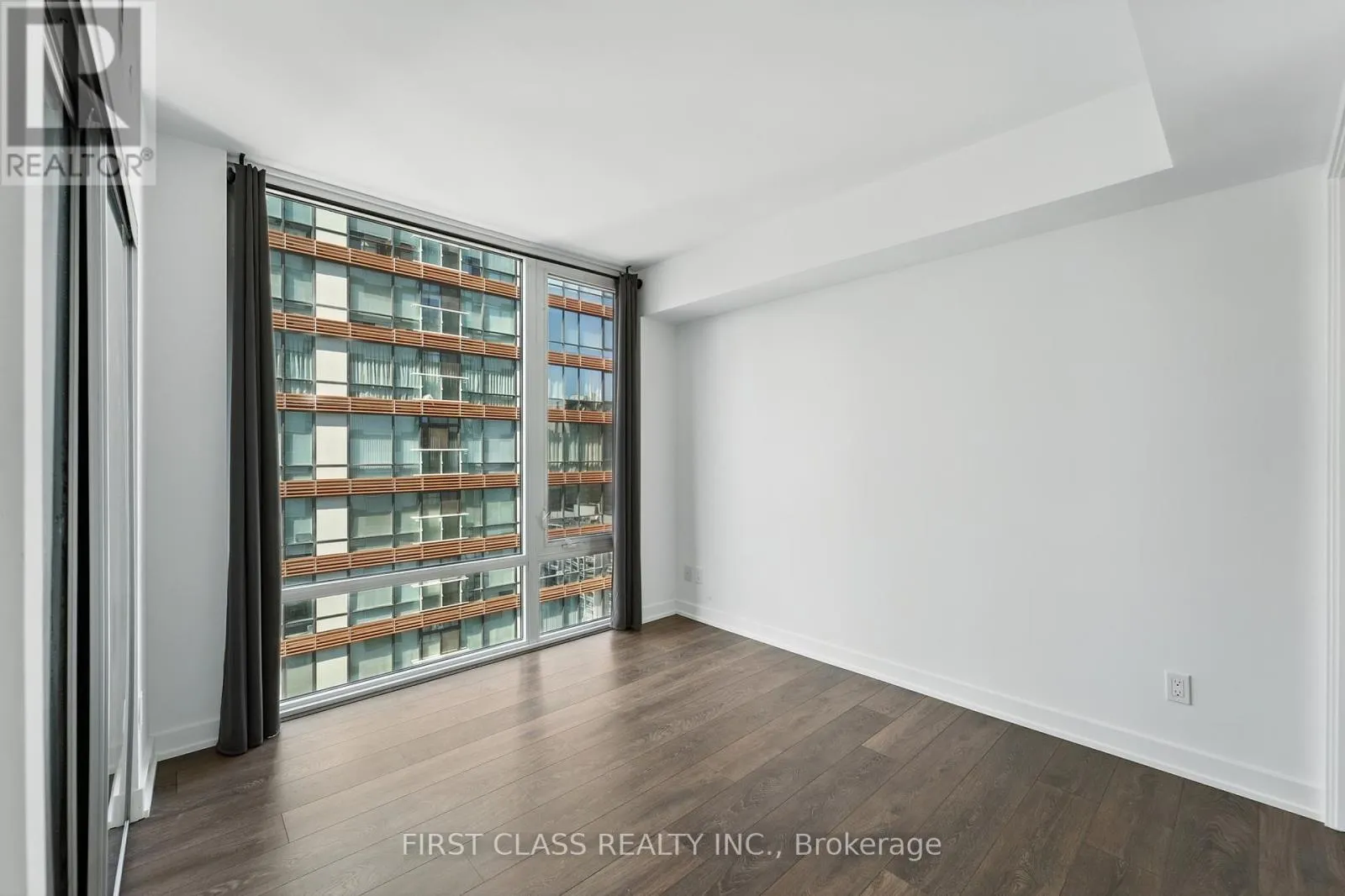 1802 - 501 YONGE STREET
