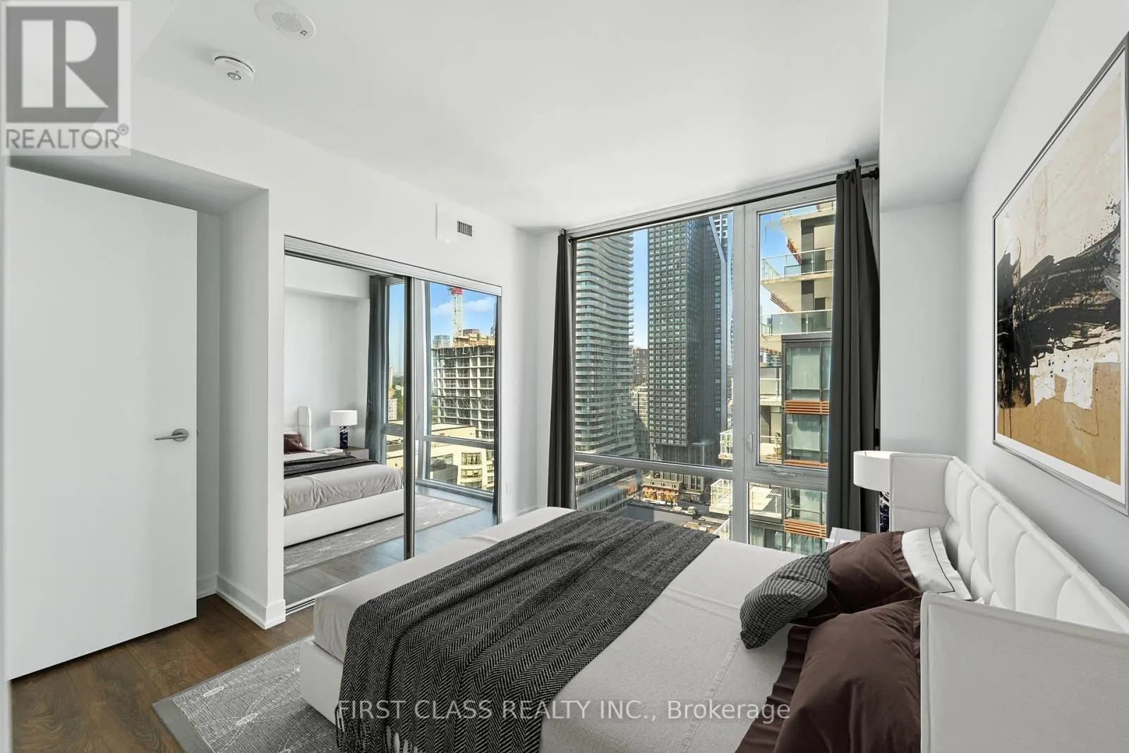 1802 - 501 YONGE STREET