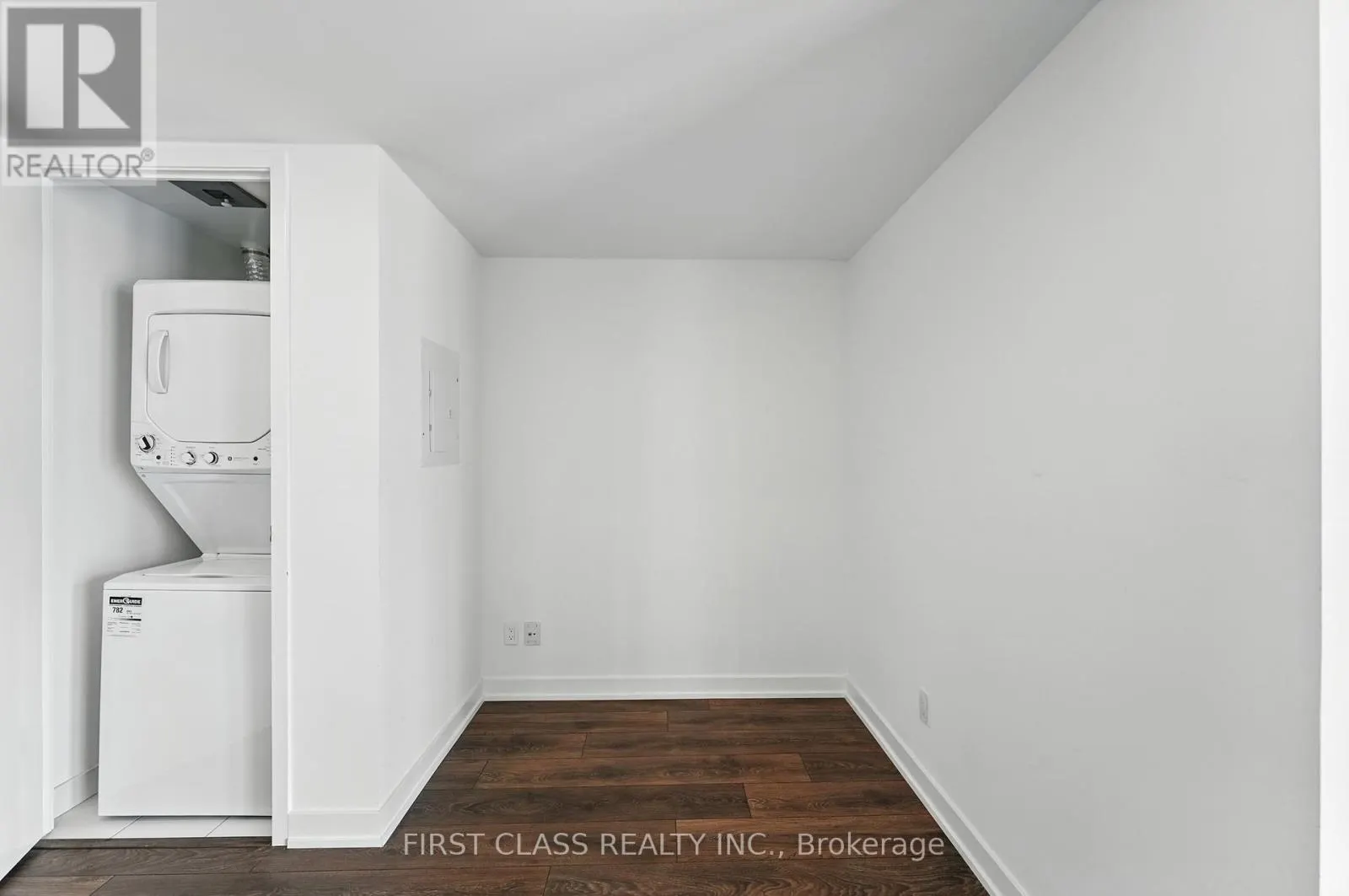 1802 - 501 YONGE STREET