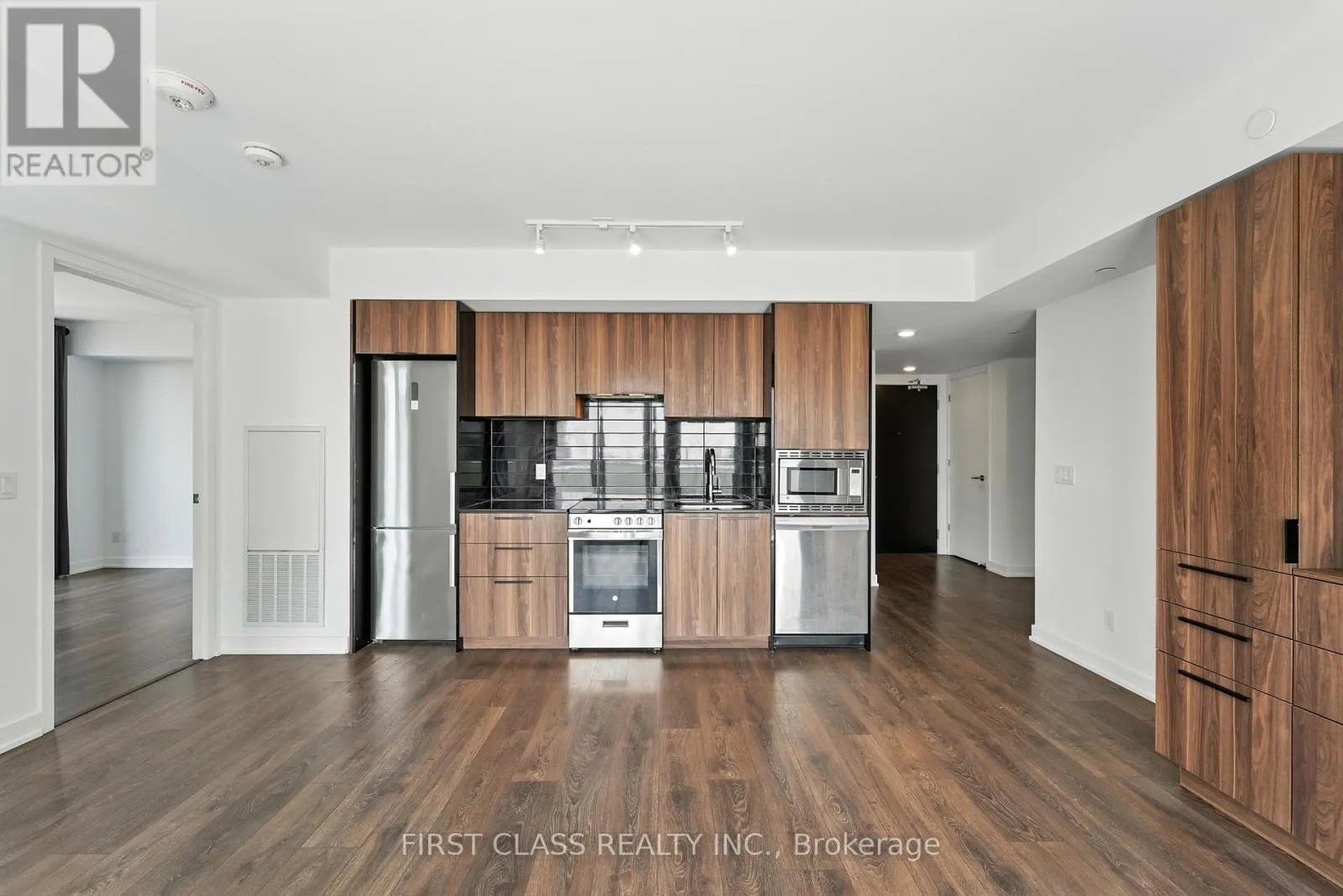 1802 - 501 YONGE STREET