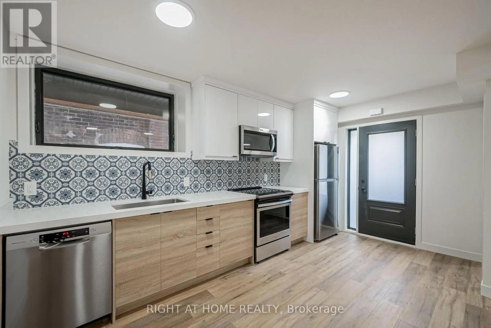1 - 435 GRACE STREET