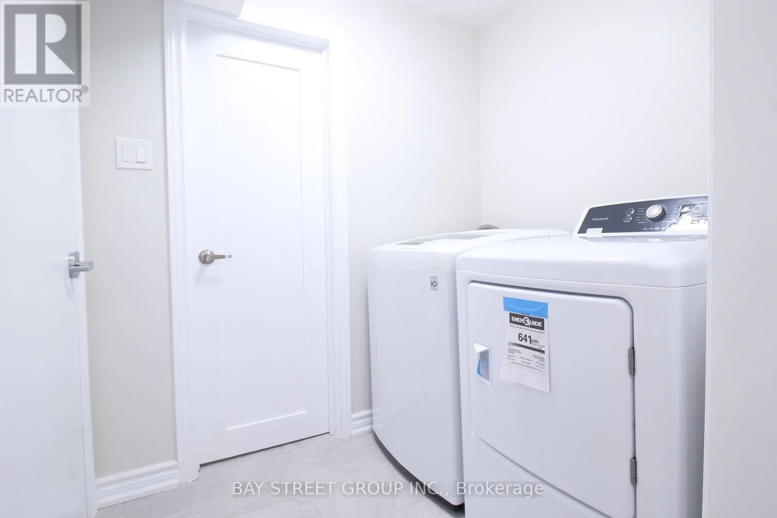 LOWER UNIT - 117 PINDAR CRESCENT