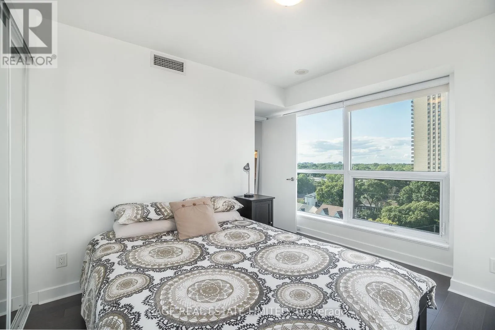803 - 58 ORCHARD VIEW BOULEVARD