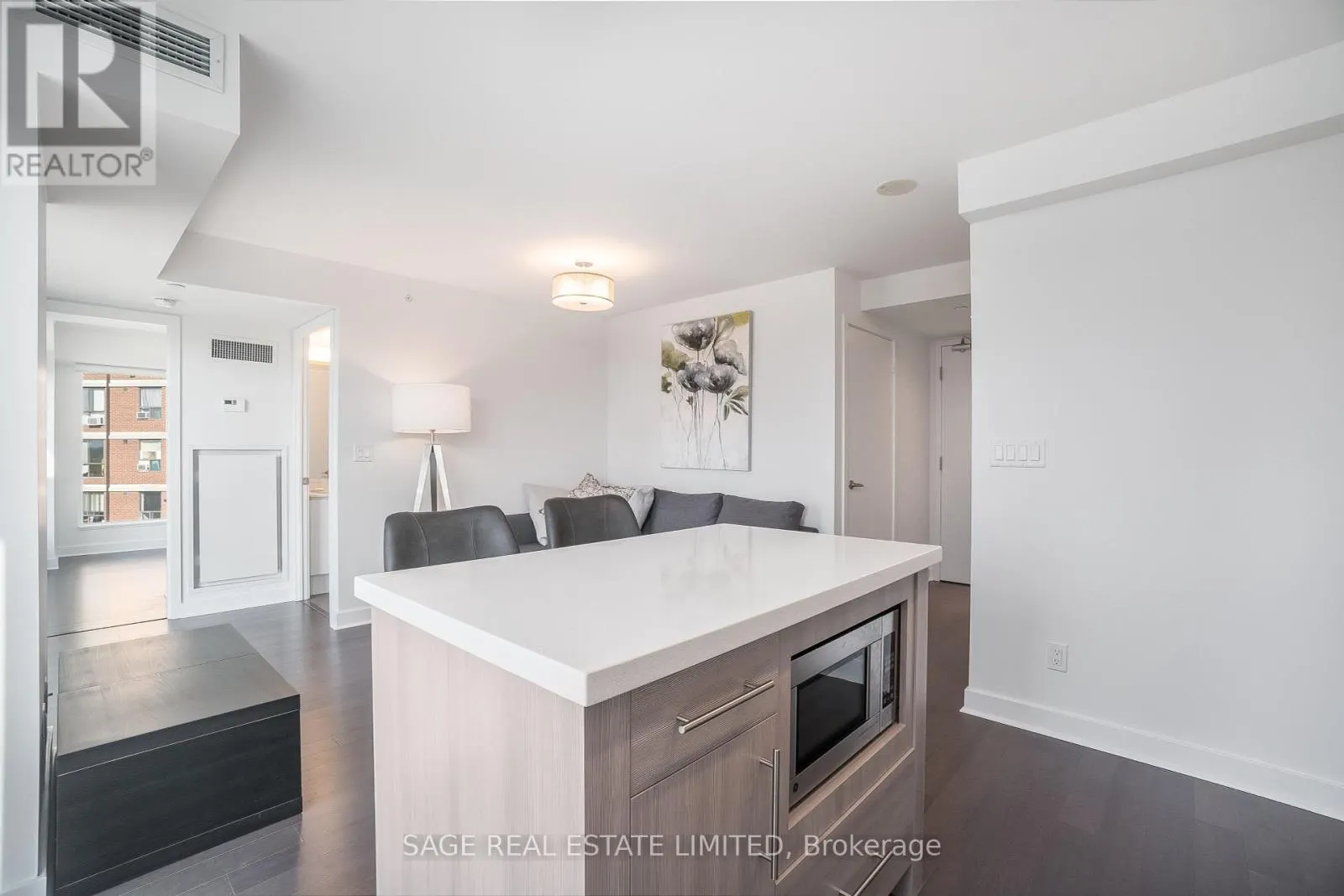 803 - 58 ORCHARD VIEW BOULEVARD