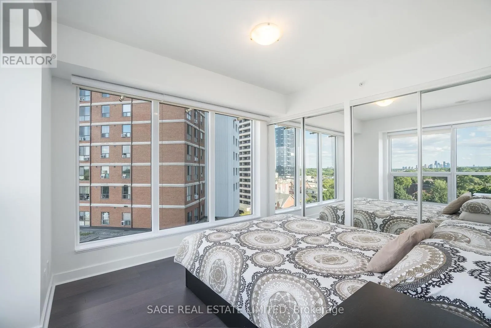 803 - 58 ORCHARD VIEW BOULEVARD