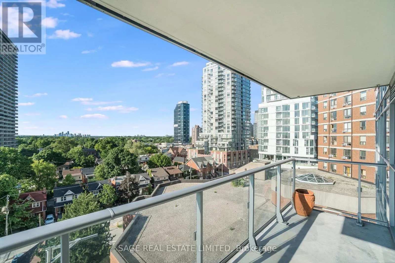 803 - 58 ORCHARD VIEW BOULEVARD