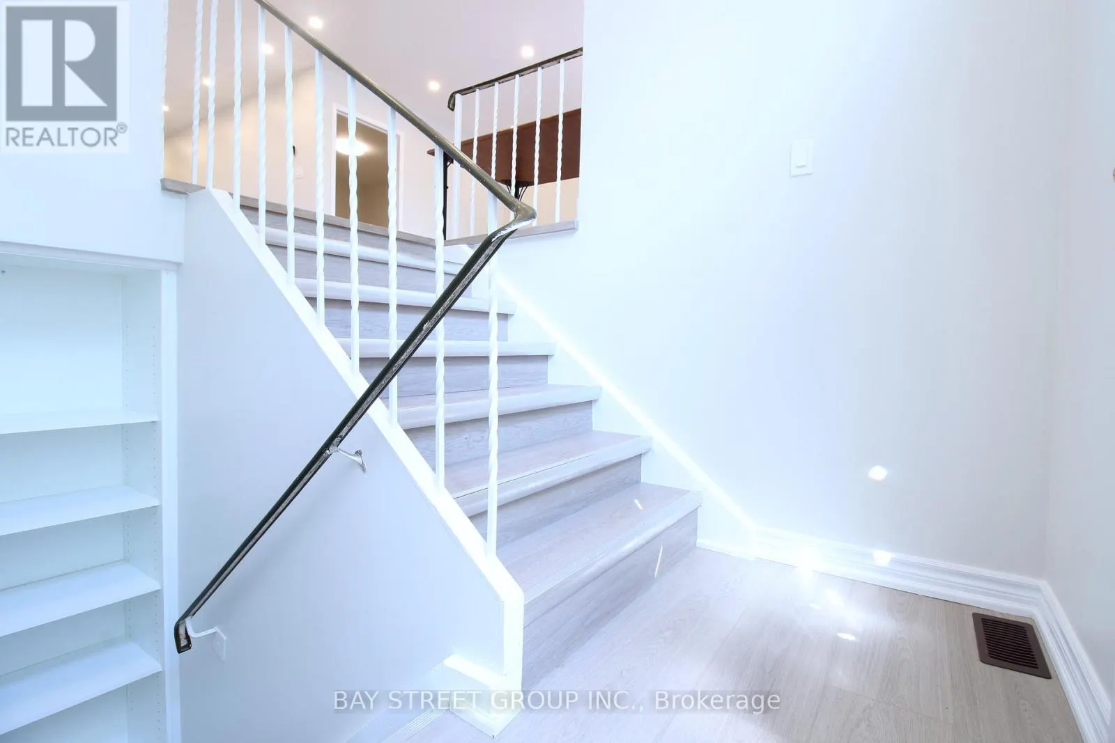 MAIN FLOOR - 117 PINDAR CRESCENT
