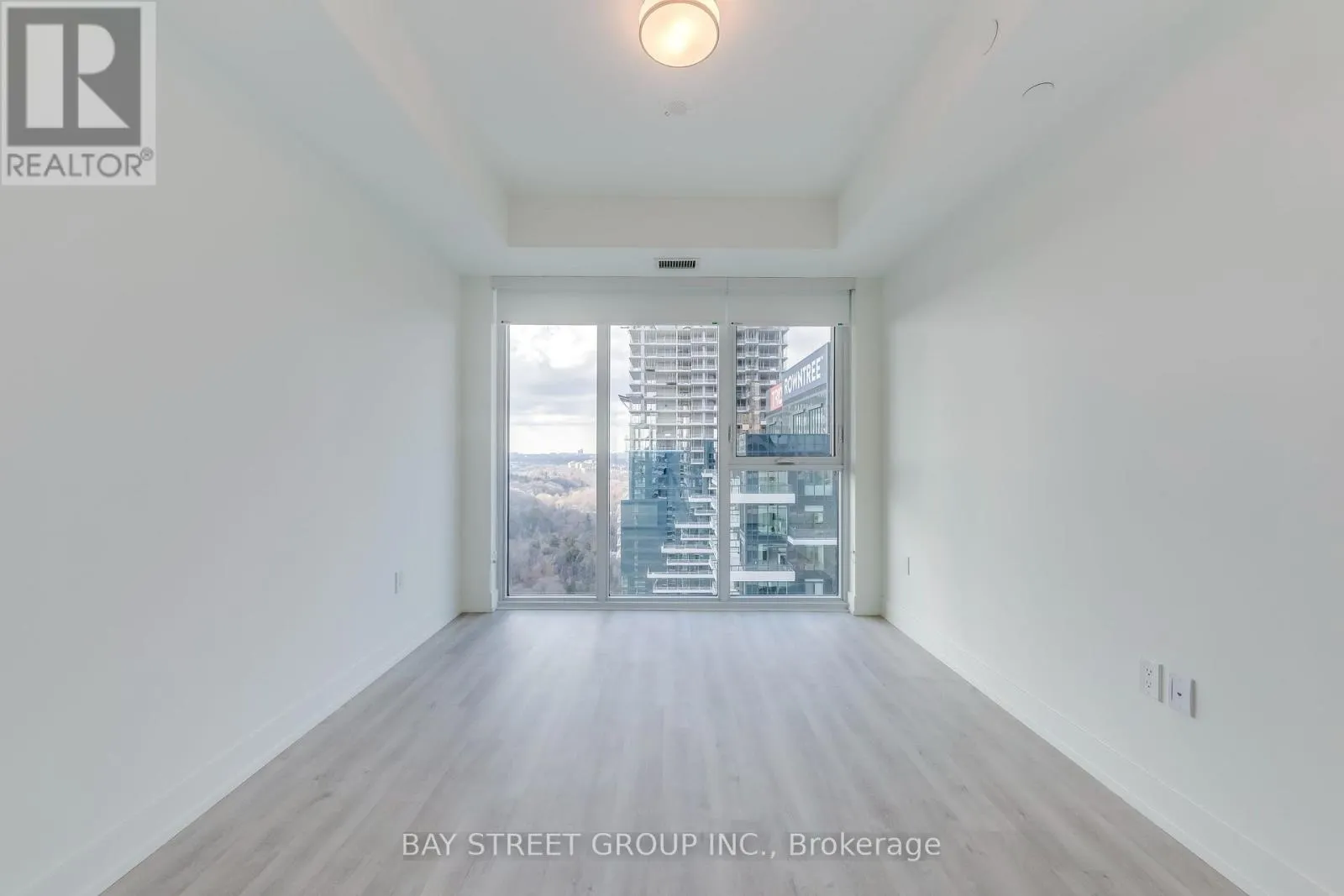 3001 - 30 INN ON THE PARK DRIVE