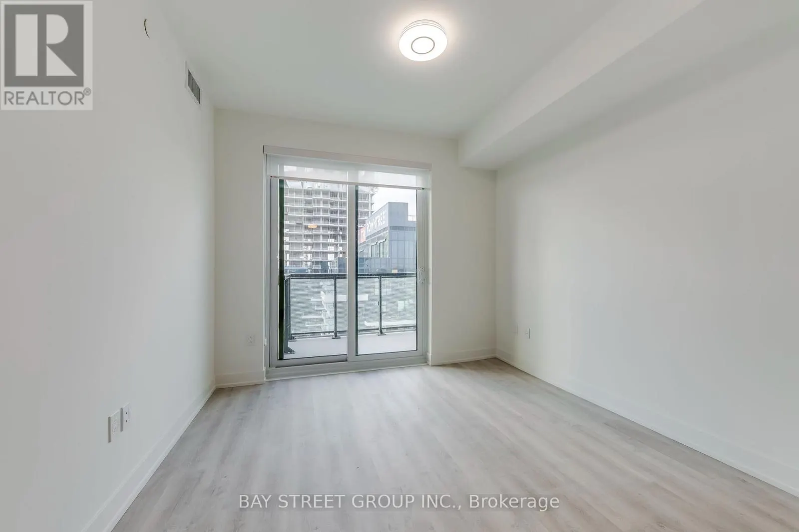 3001 - 30 INN ON THE PARK DRIVE