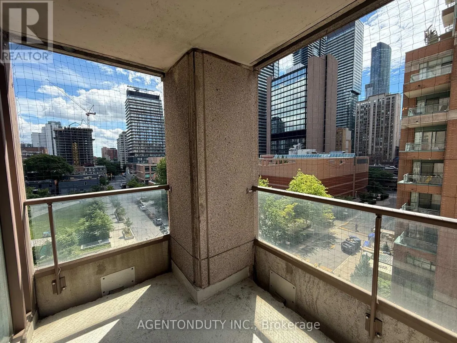 607 - 909 BAY STREET
