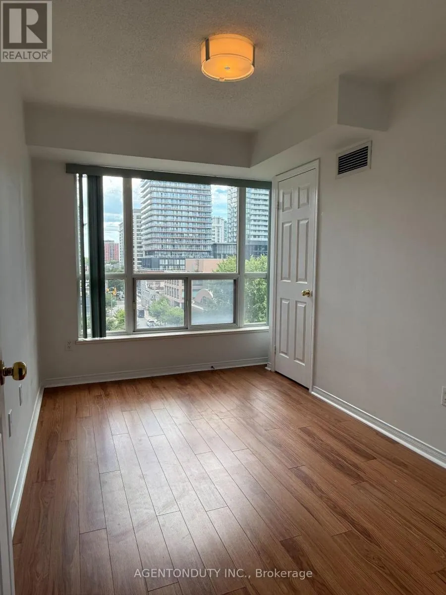 607 - 909 BAY STREET