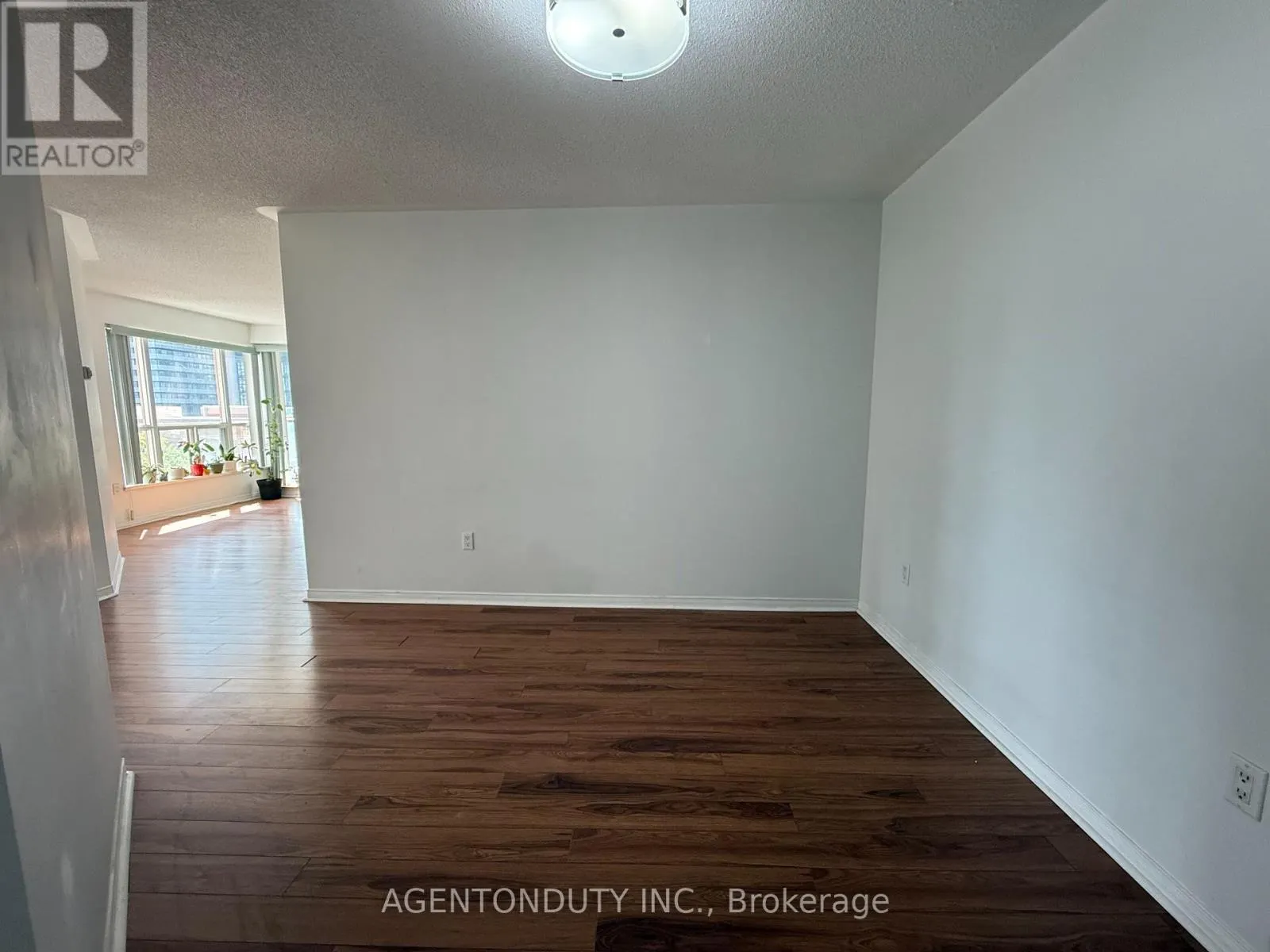 607 - 909 BAY STREET