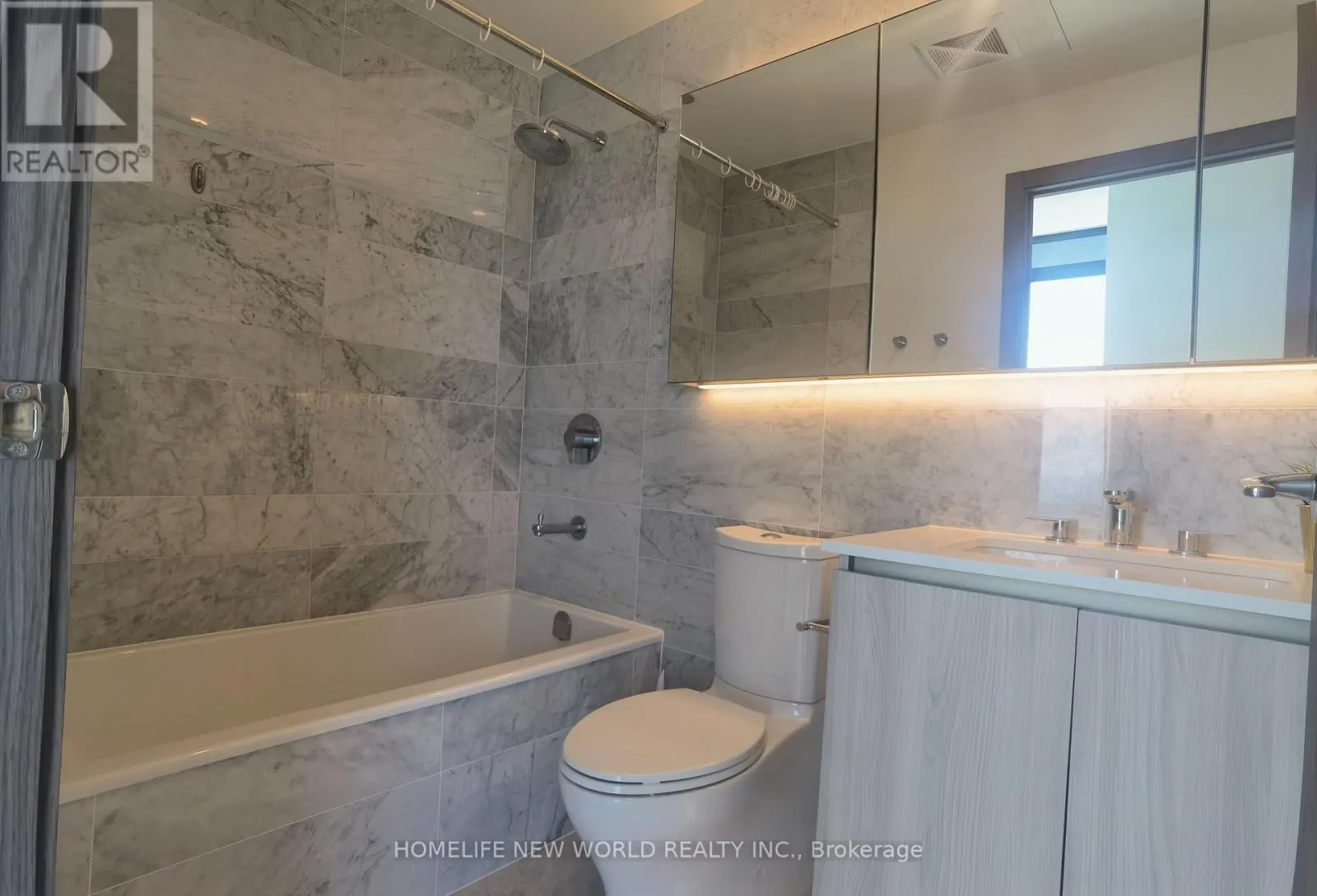 3002 - 17 BATHURST STREET