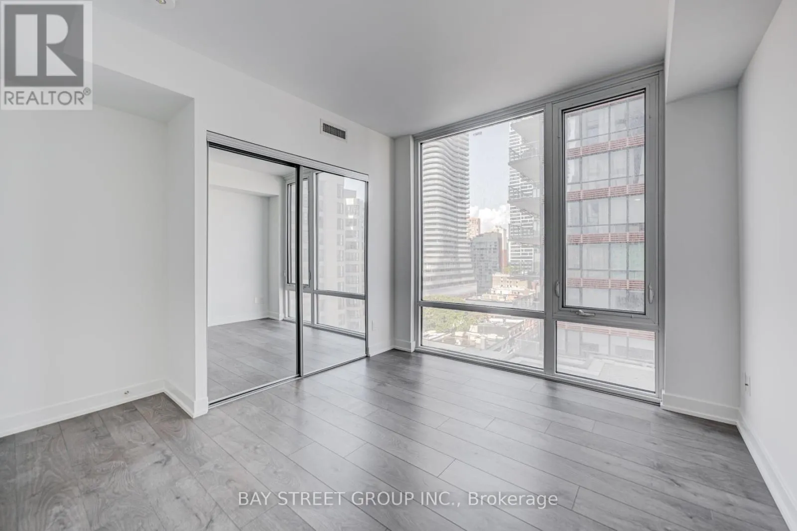 902 - 501 YONGE STREET