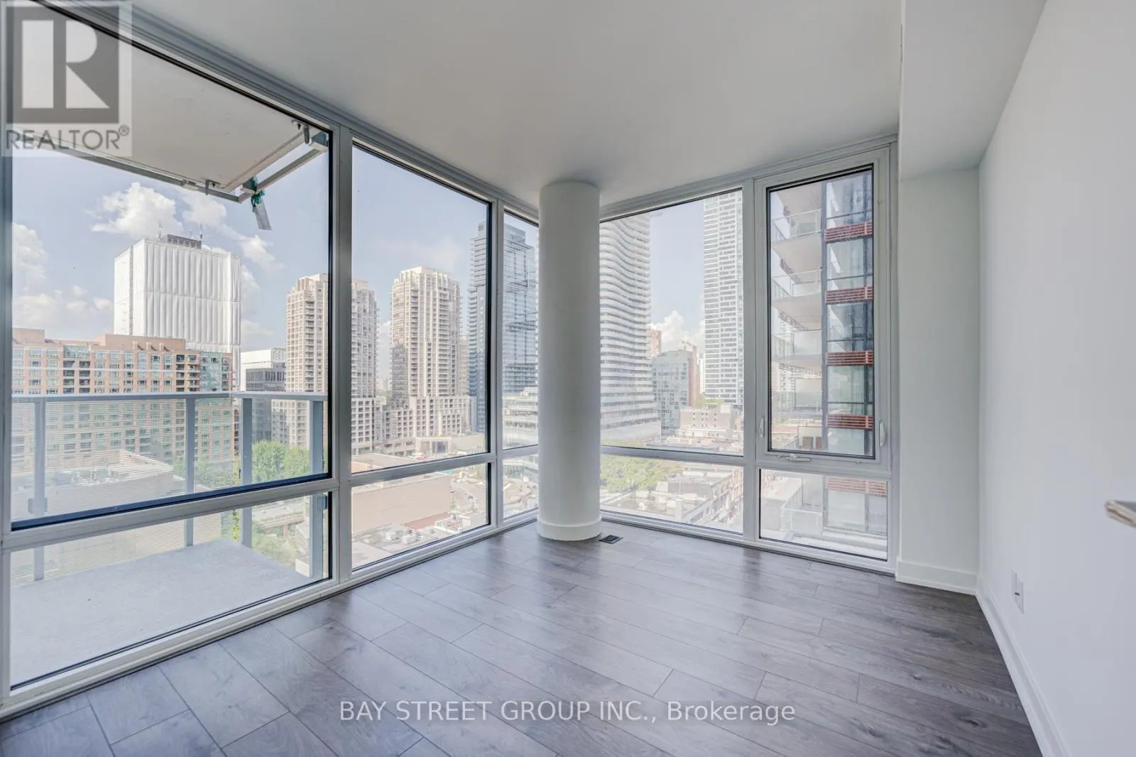 902 - 501 YONGE STREET