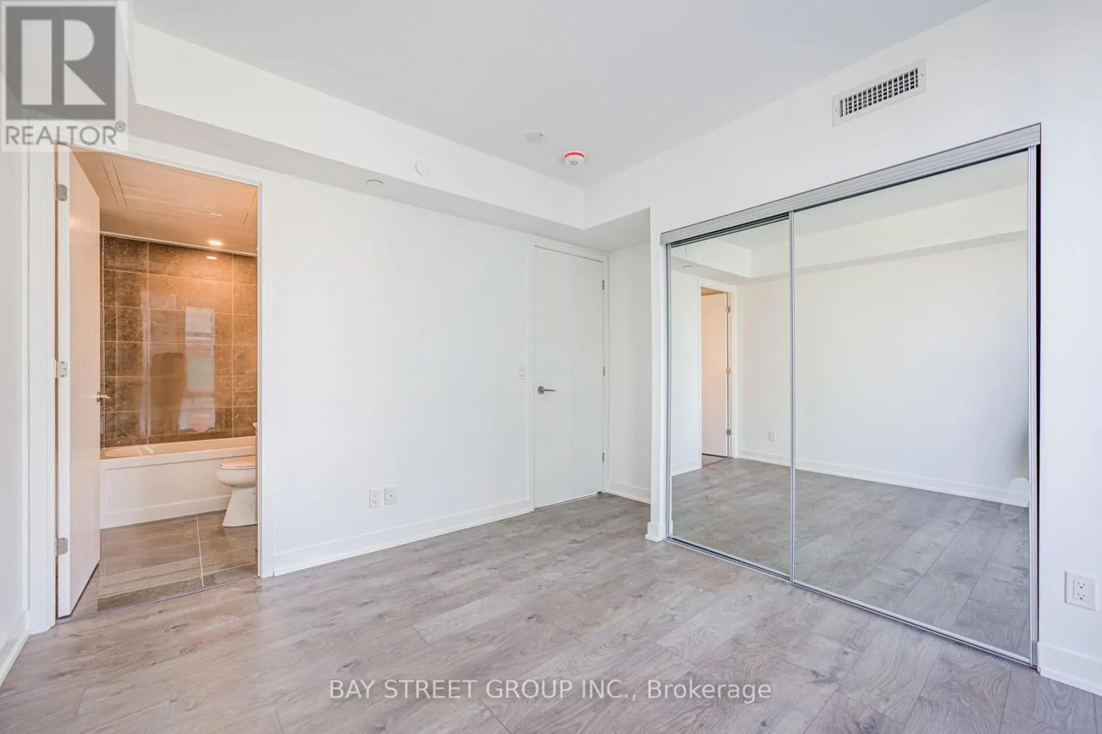 902 - 501 YONGE STREET