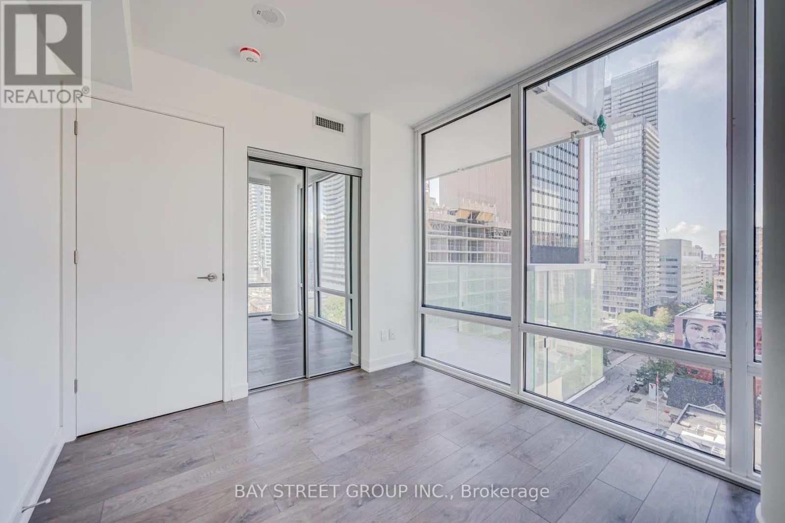 902 - 501 YONGE STREET