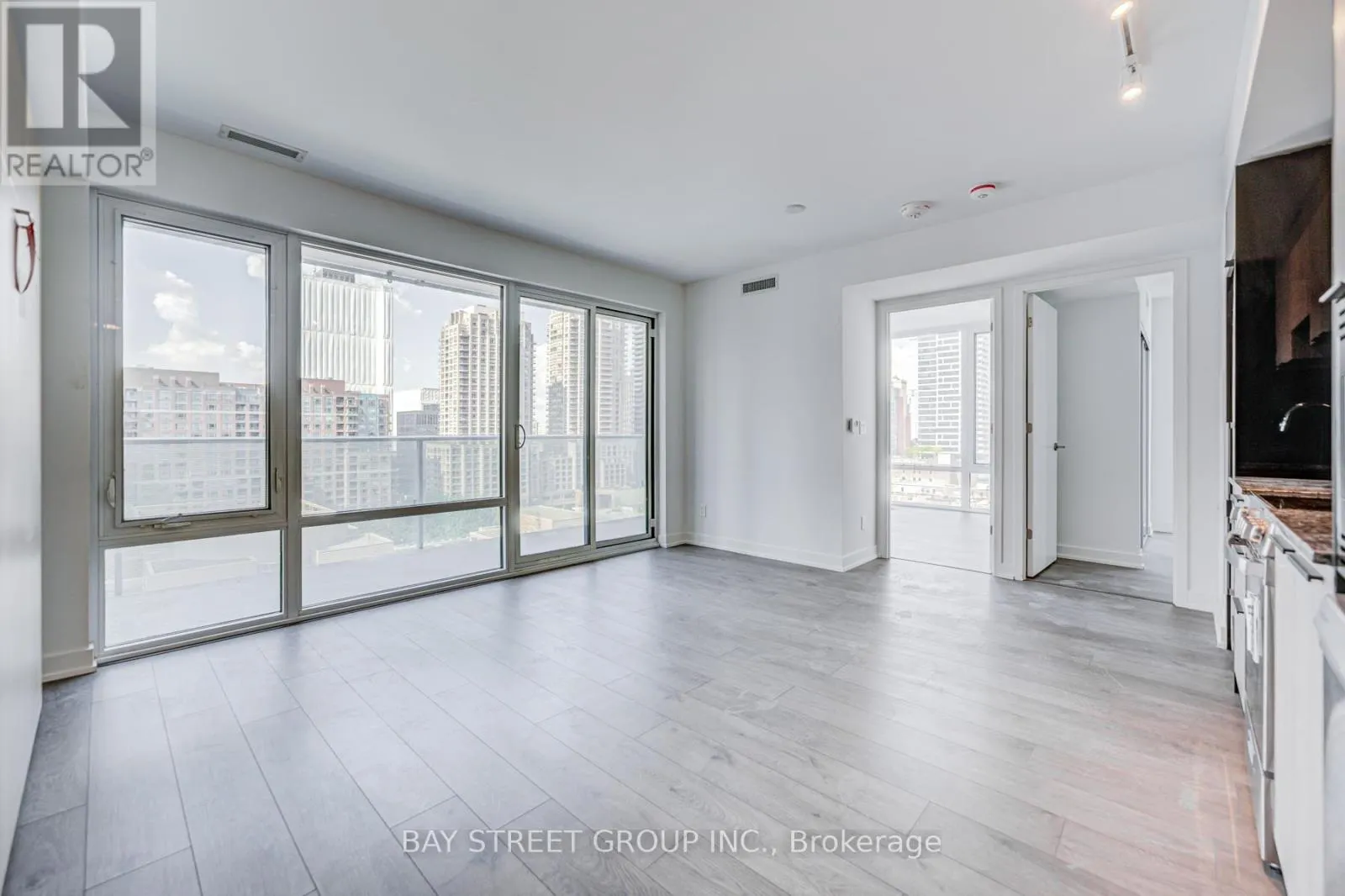 902 - 501 YONGE STREET
