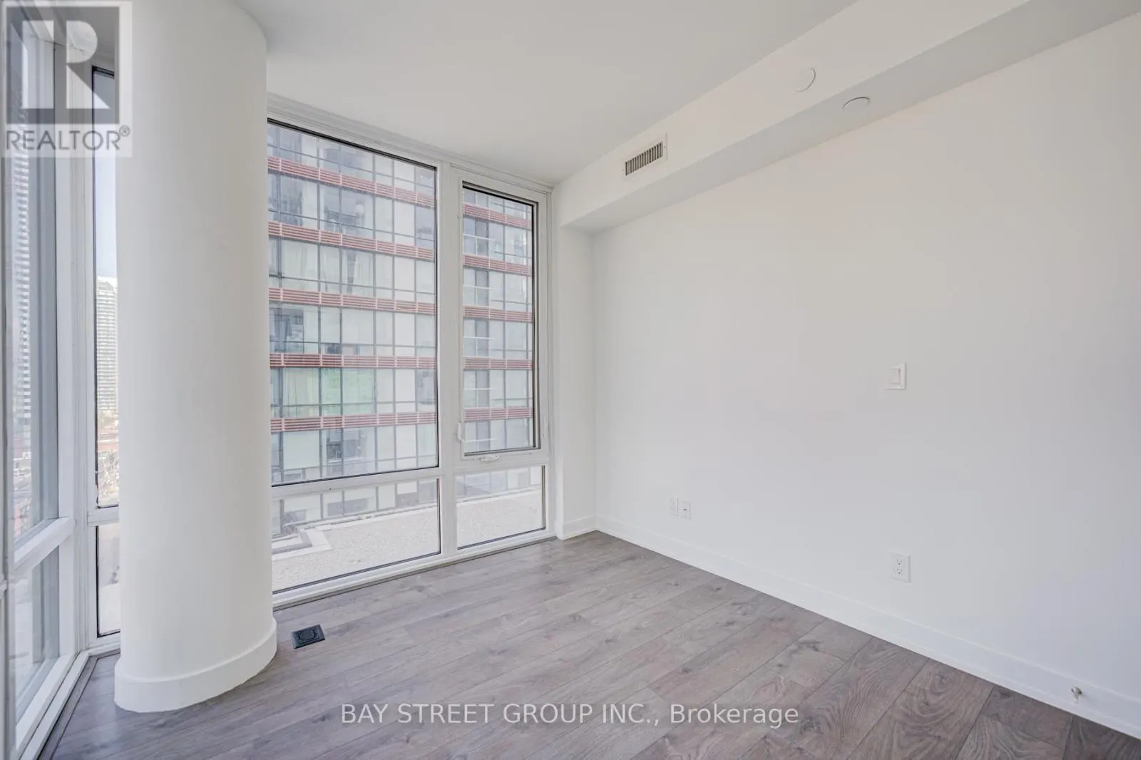 902 - 501 YONGE STREET