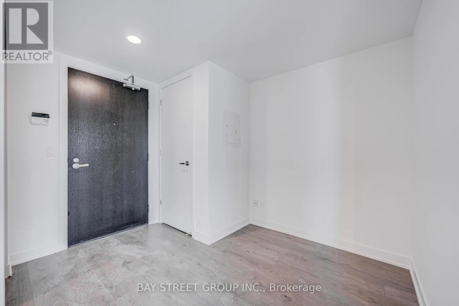 902 - 501 YONGE STREET