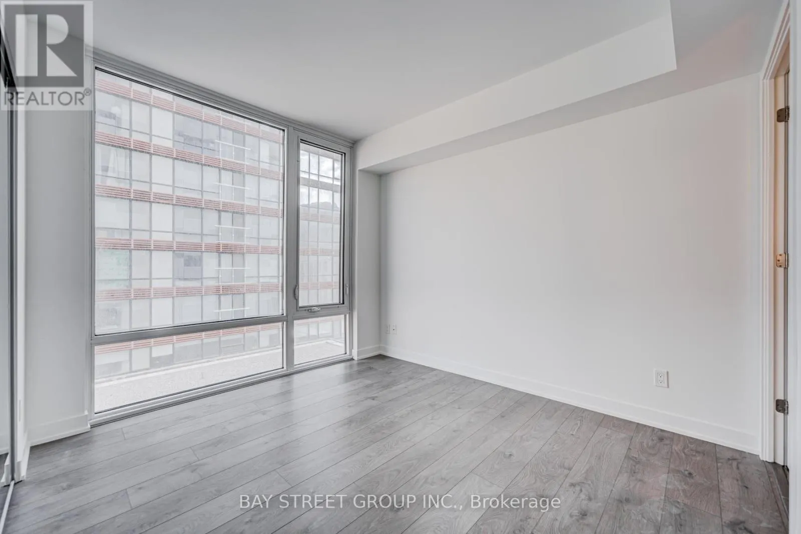 902 - 501 YONGE STREET