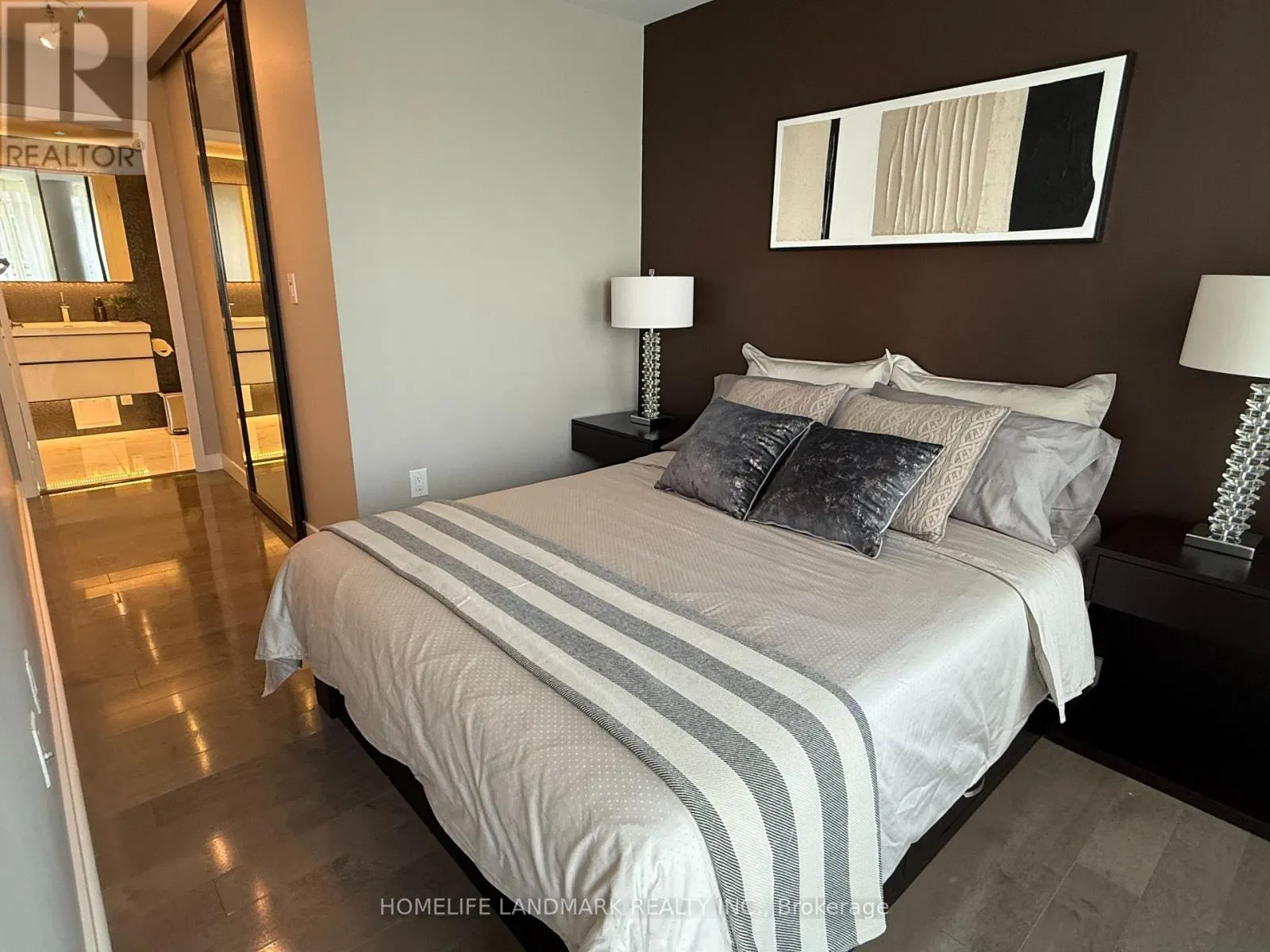 3107 - 25 TELEGRAM MEWS