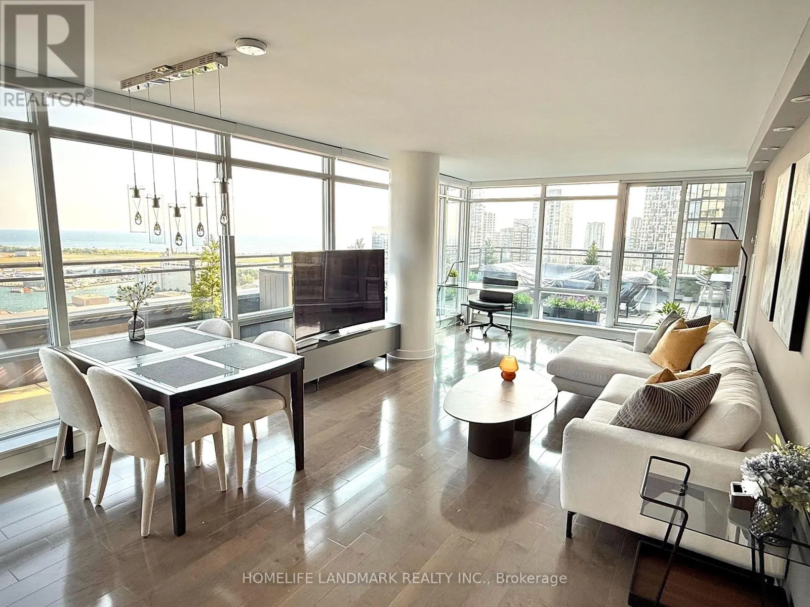 3107 - 25 TELEGRAM MEWS