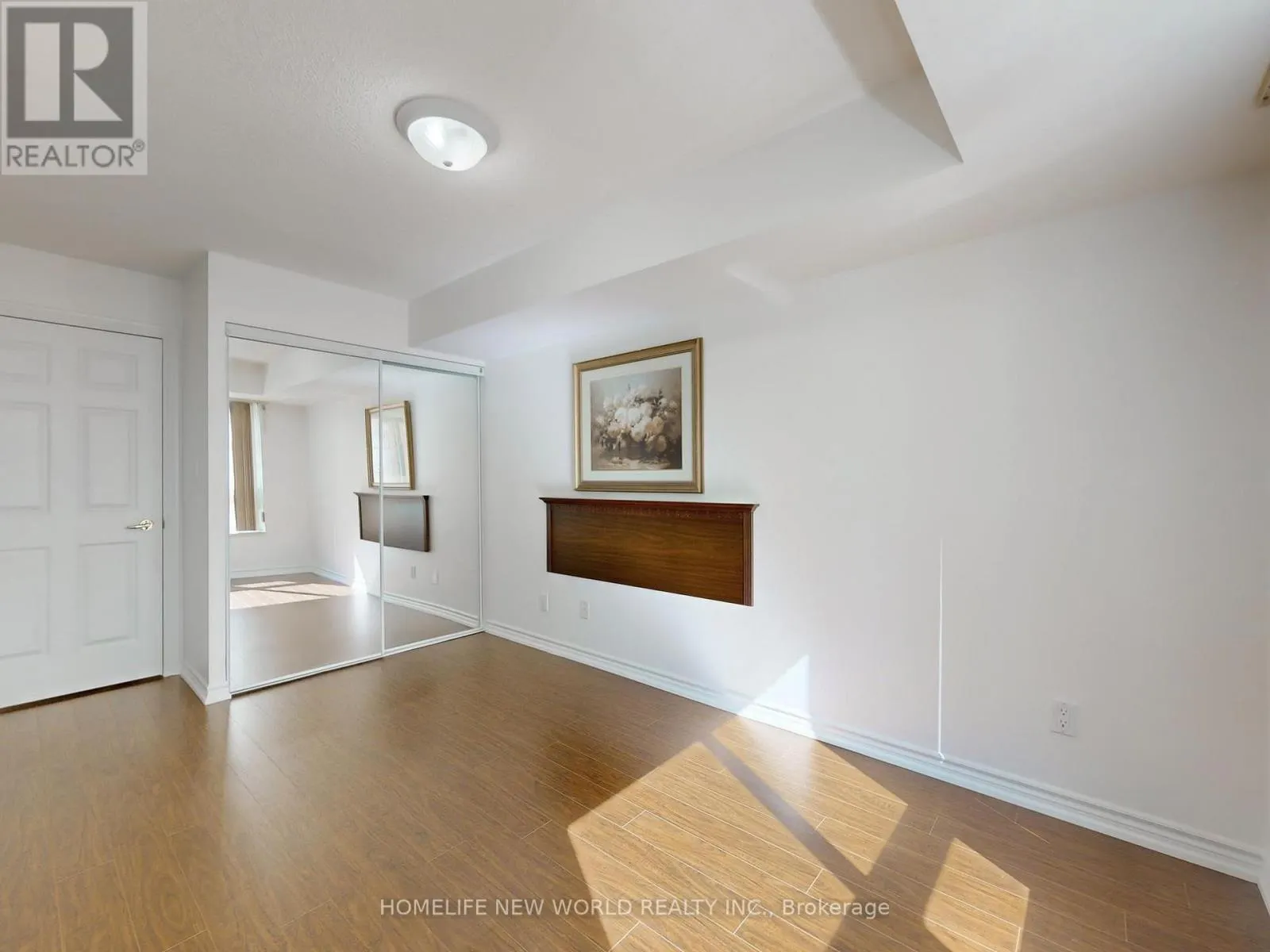 303 - 168 SIMCOE STREET