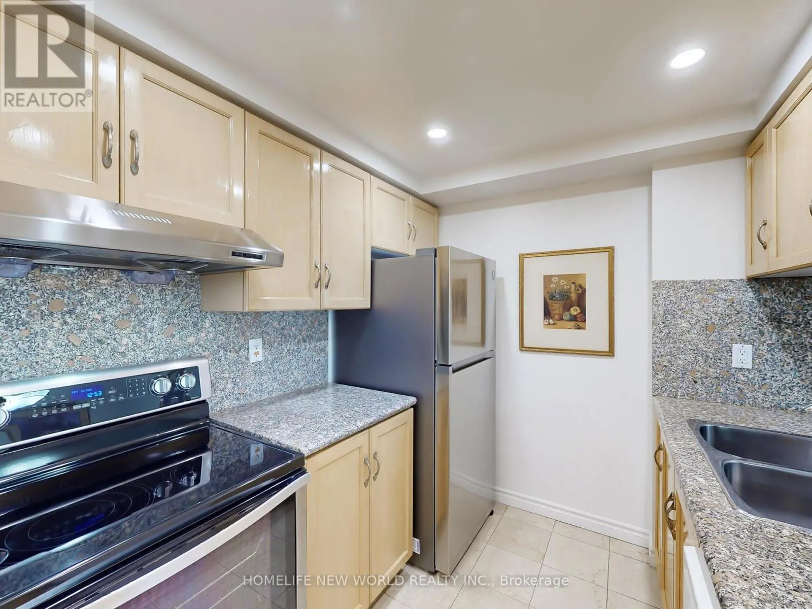 303 - 168 SIMCOE STREET
