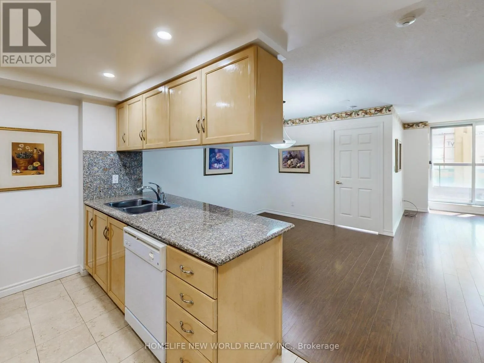 303 - 168 SIMCOE STREET