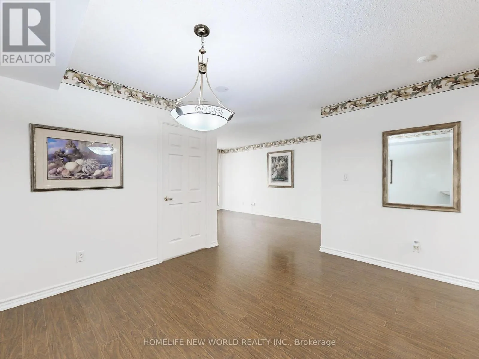 303 - 168 SIMCOE STREET