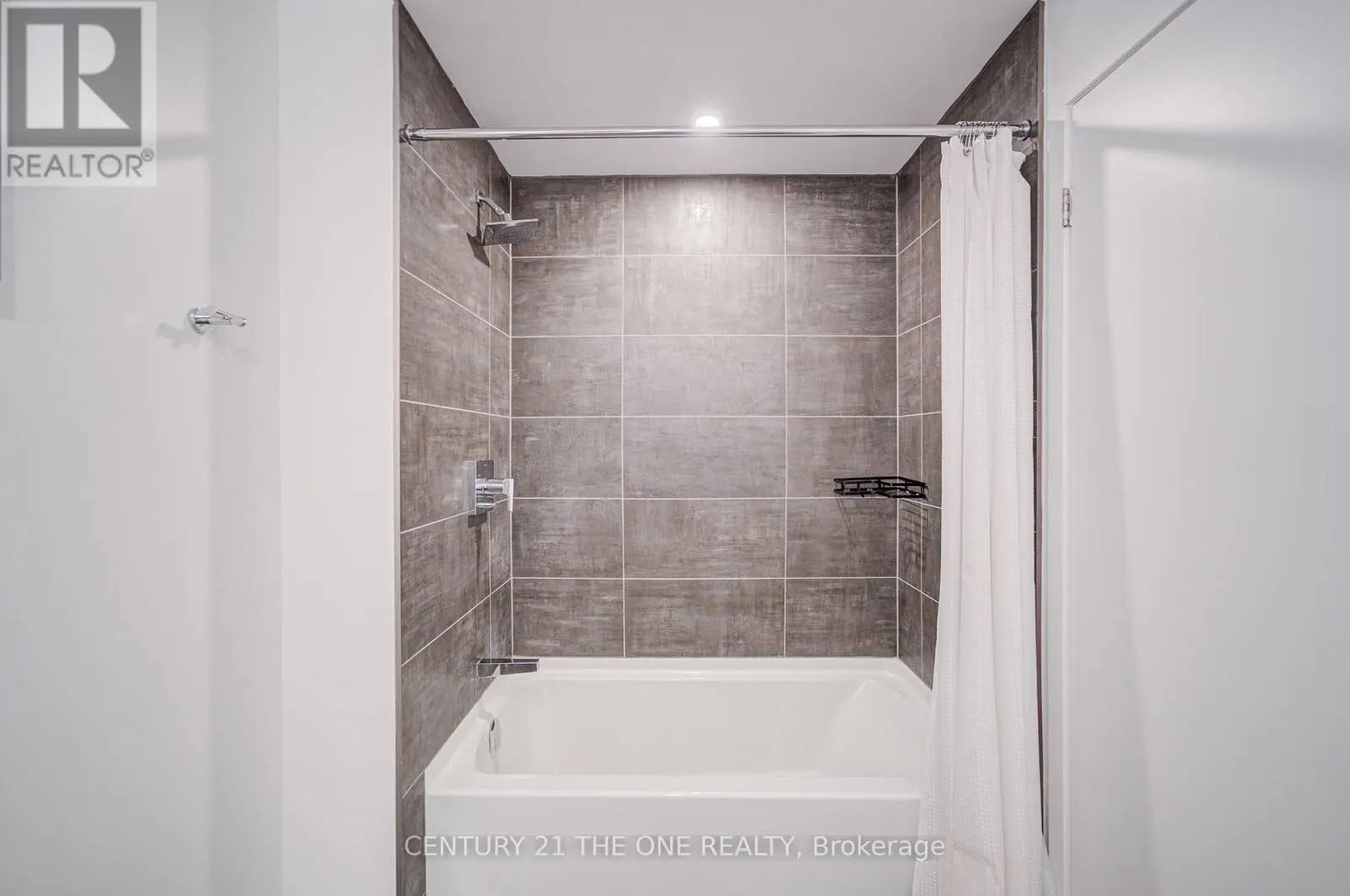 1708 - 15 HOLMES AVENUE