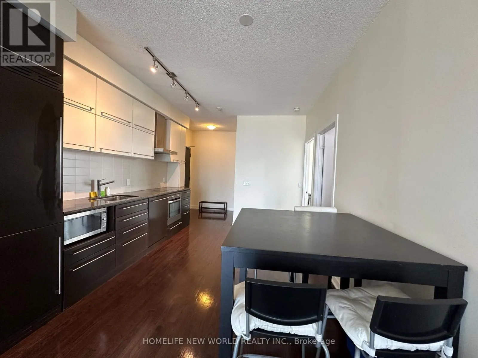 2202 - 770 BAY STREET