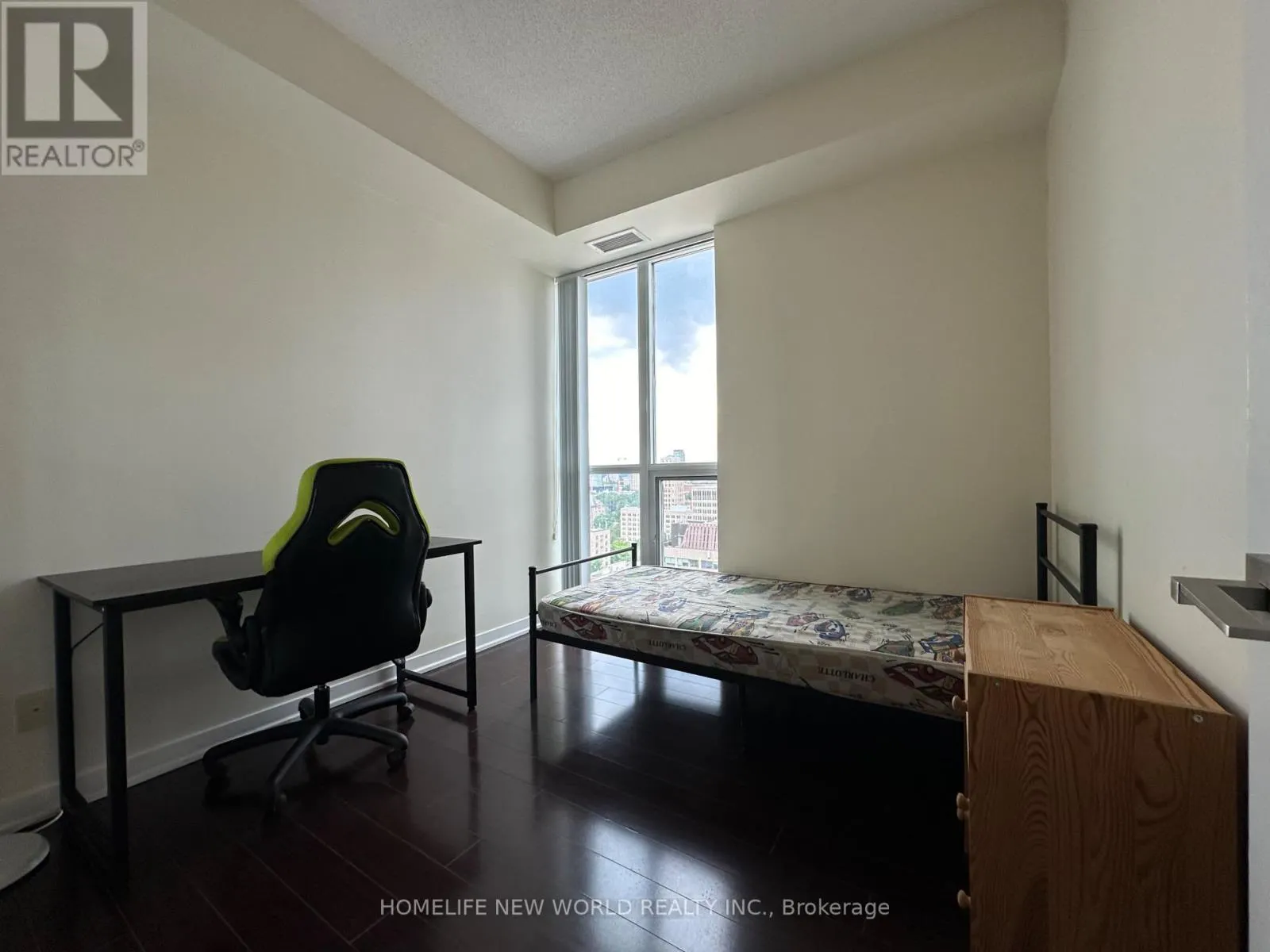 2202 - 770 BAY STREET