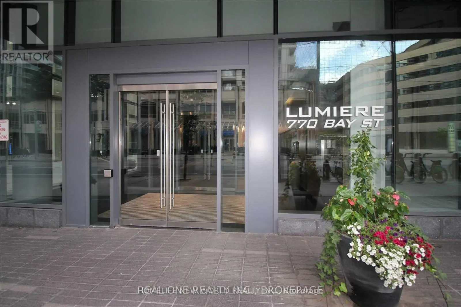2202 - 770 BAY STREET