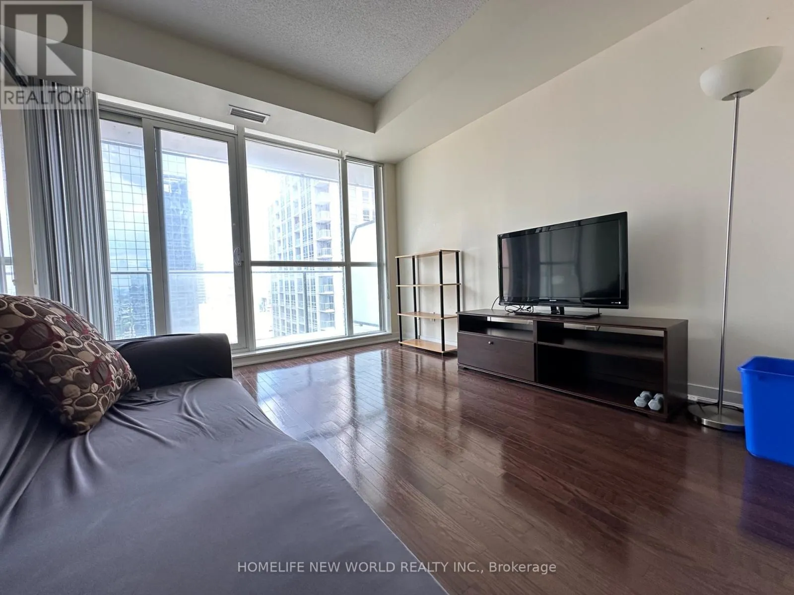 2202 - 770 BAY STREET