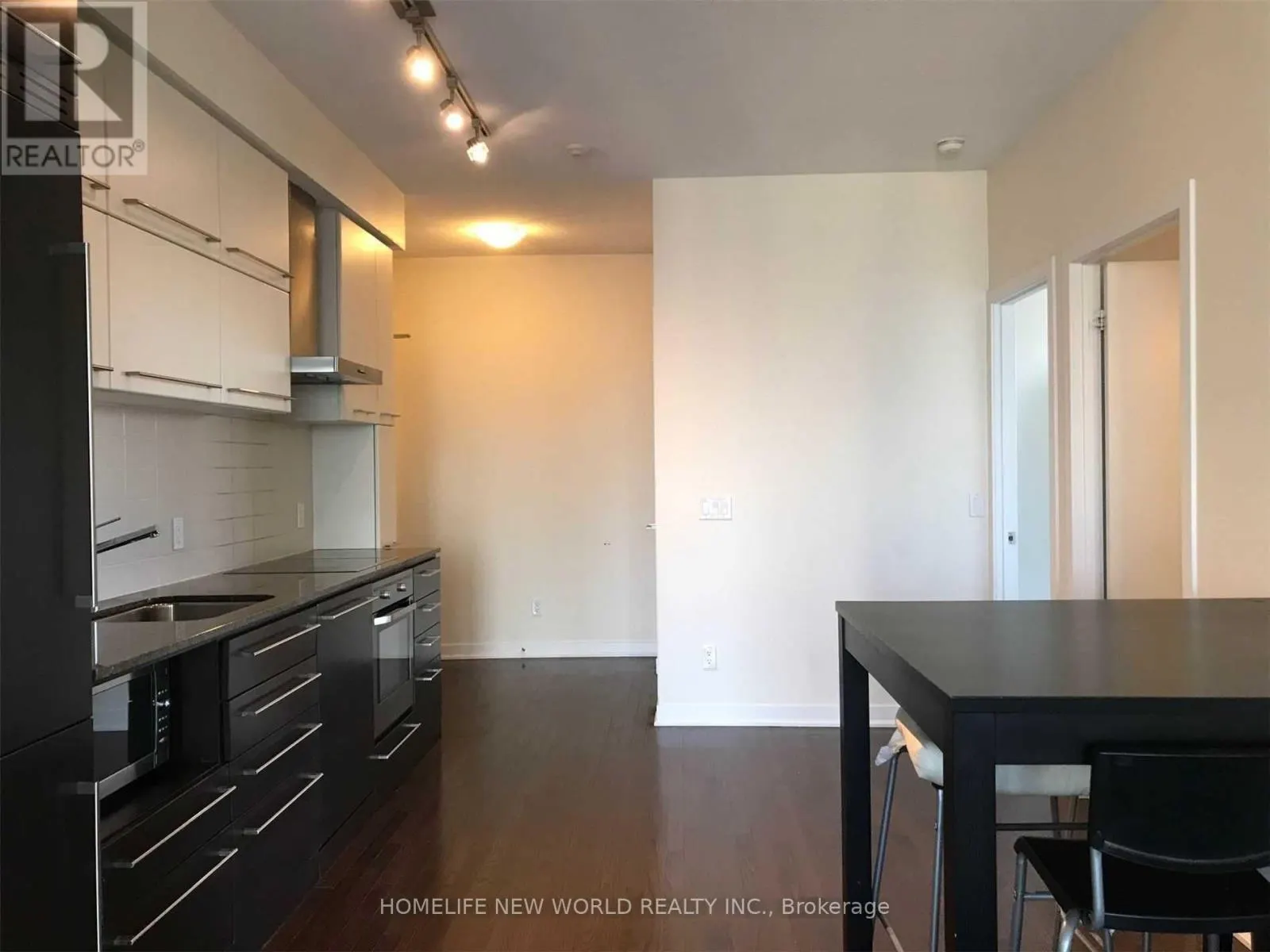 2202 - 770 BAY STREET