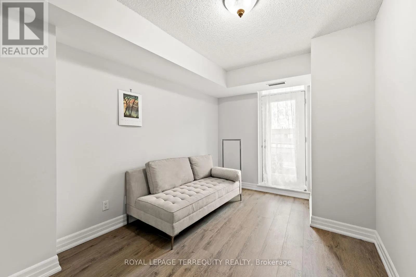 1410 - 8 SCOLLARD STREET