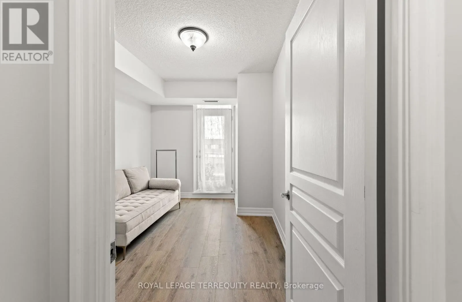 1410 - 8 SCOLLARD STREET