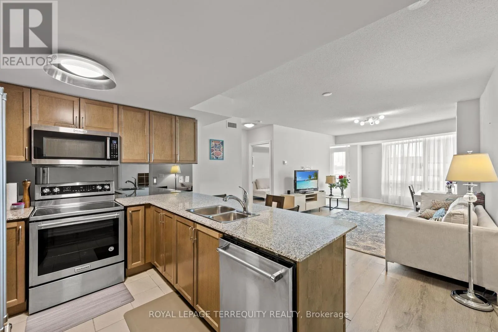 1410 - 8 SCOLLARD STREET