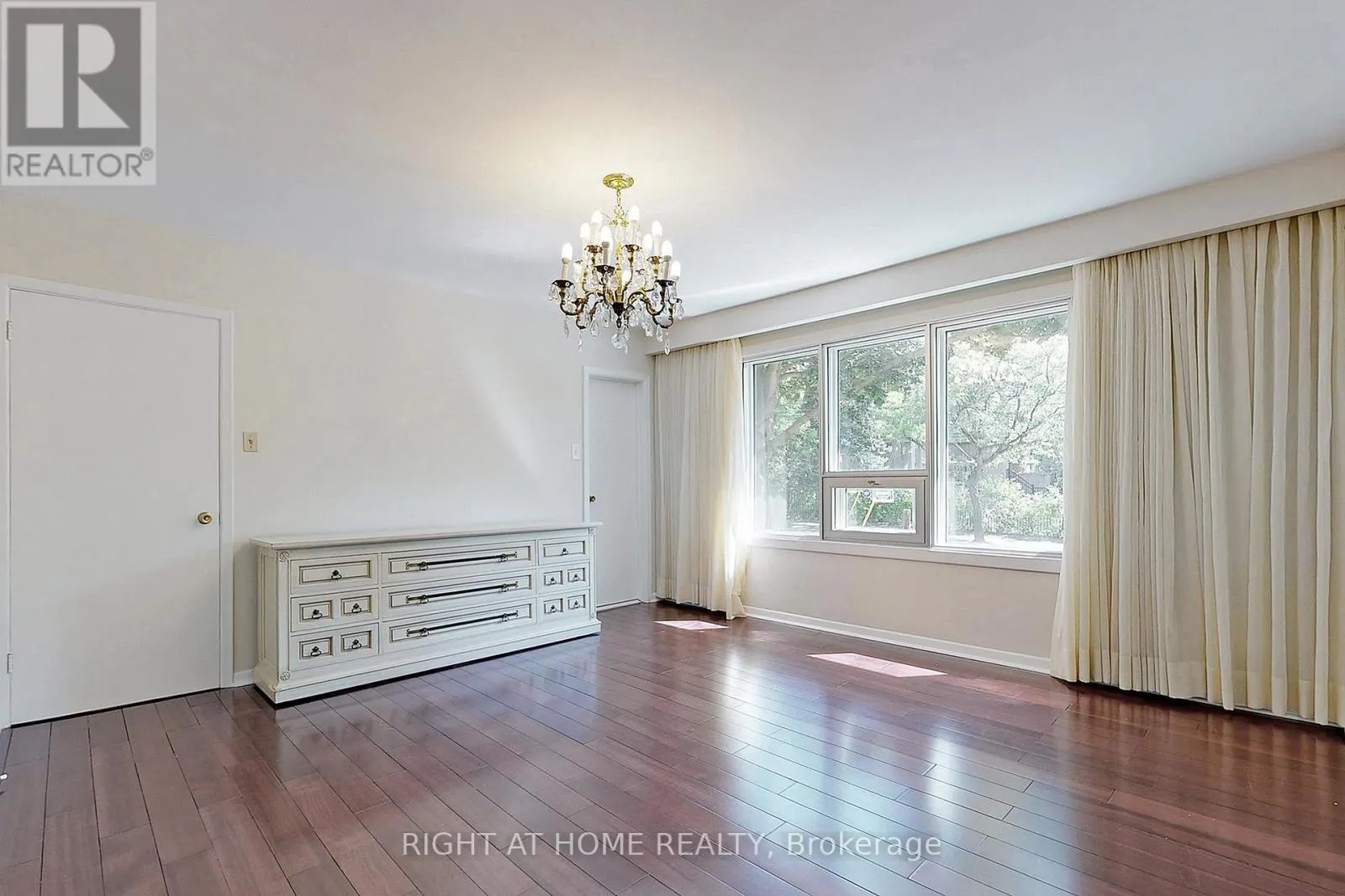 42 DENMARK CRESCENT