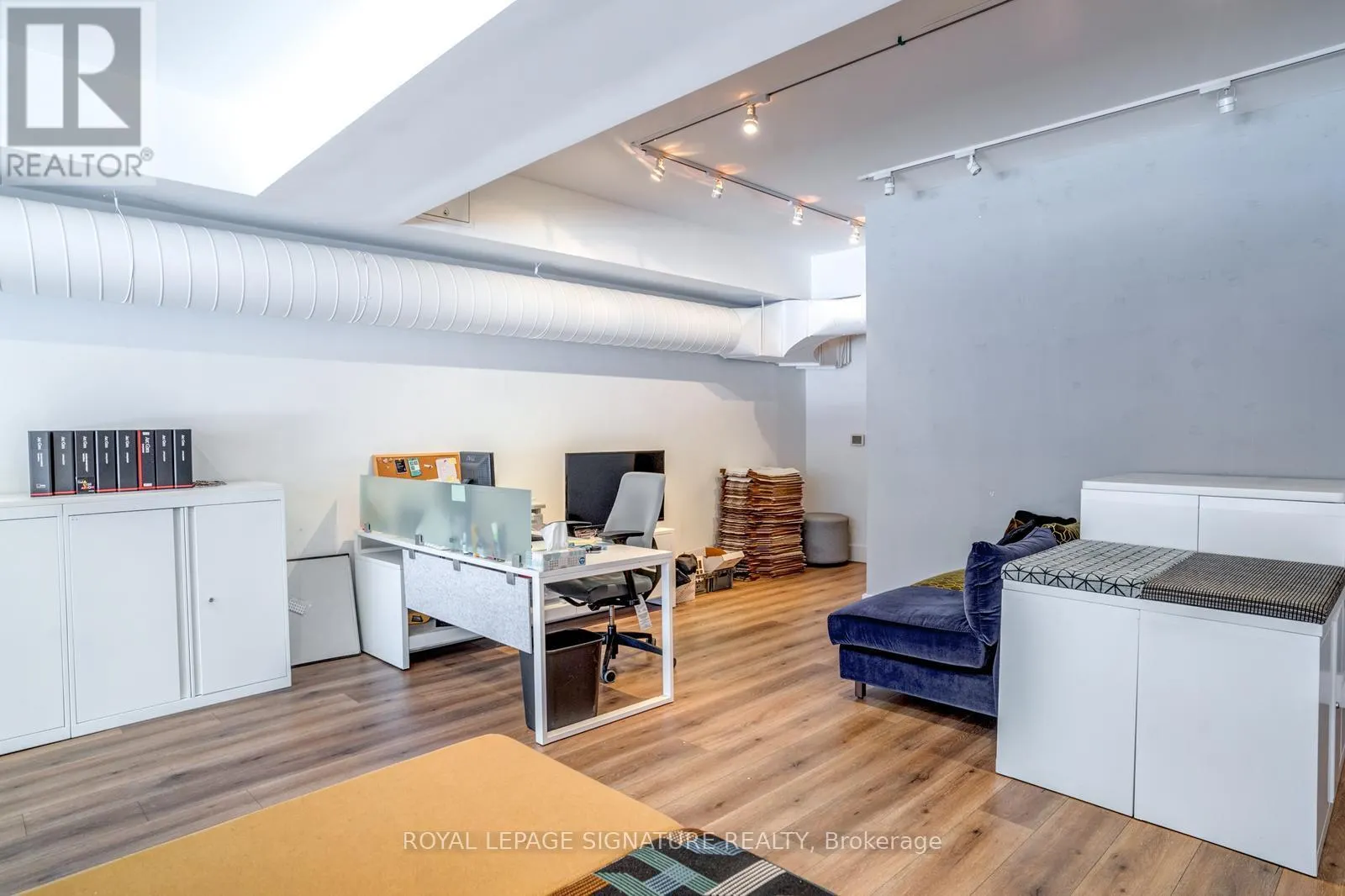 MAIN - 926 KING STREET W