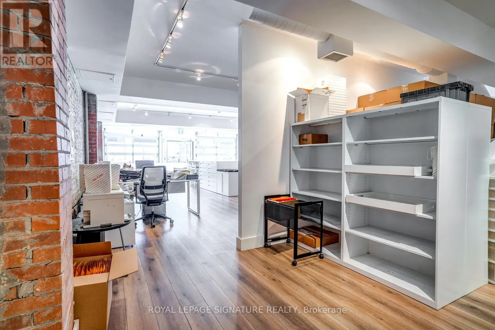 MAIN - 926 KING STREET W
