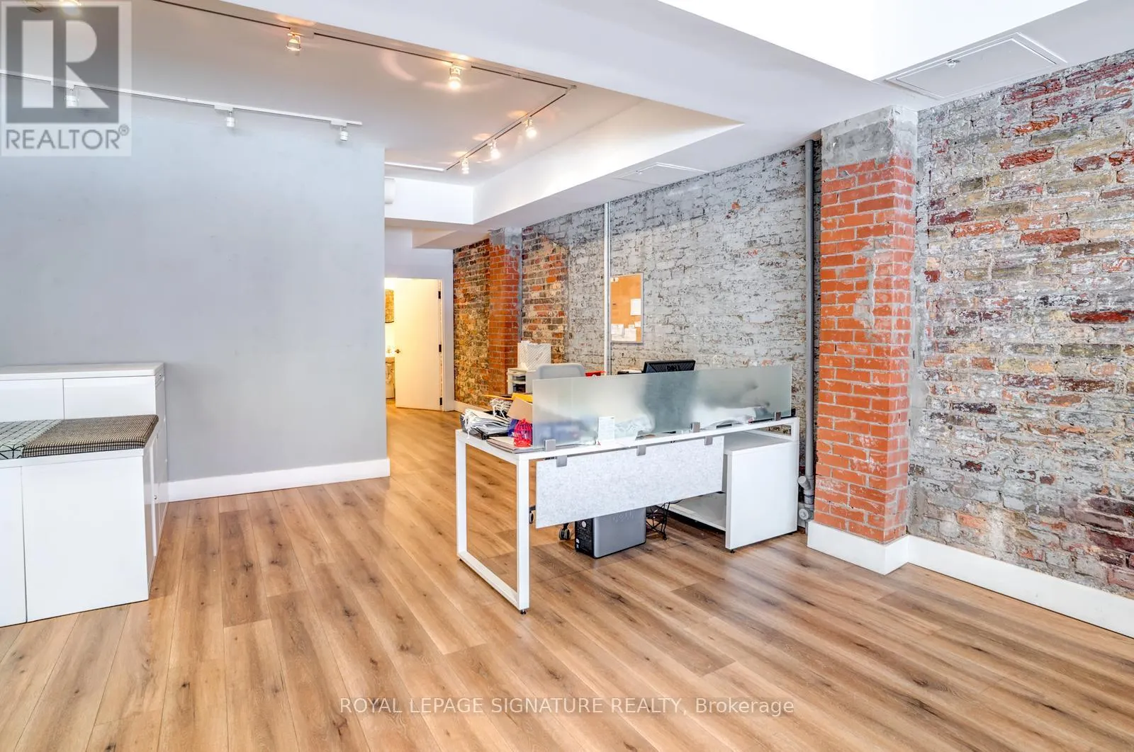 MAIN - 926 KING STREET W