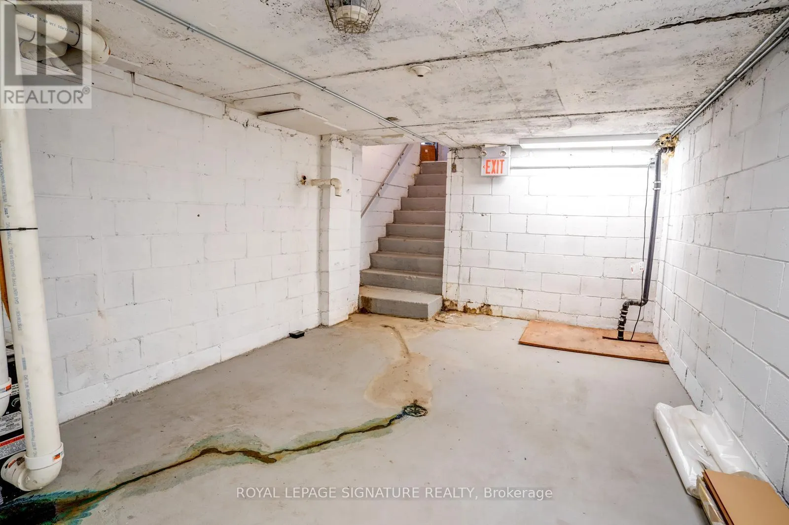 MAIN - 926 KING STREET W
