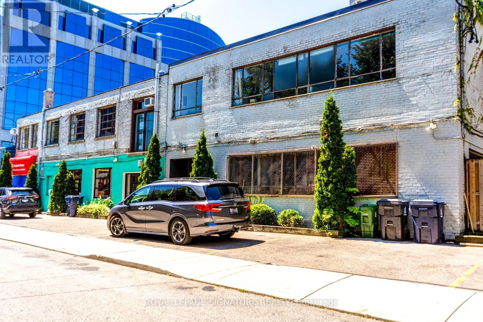 MAIN - 926 KING STREET W
