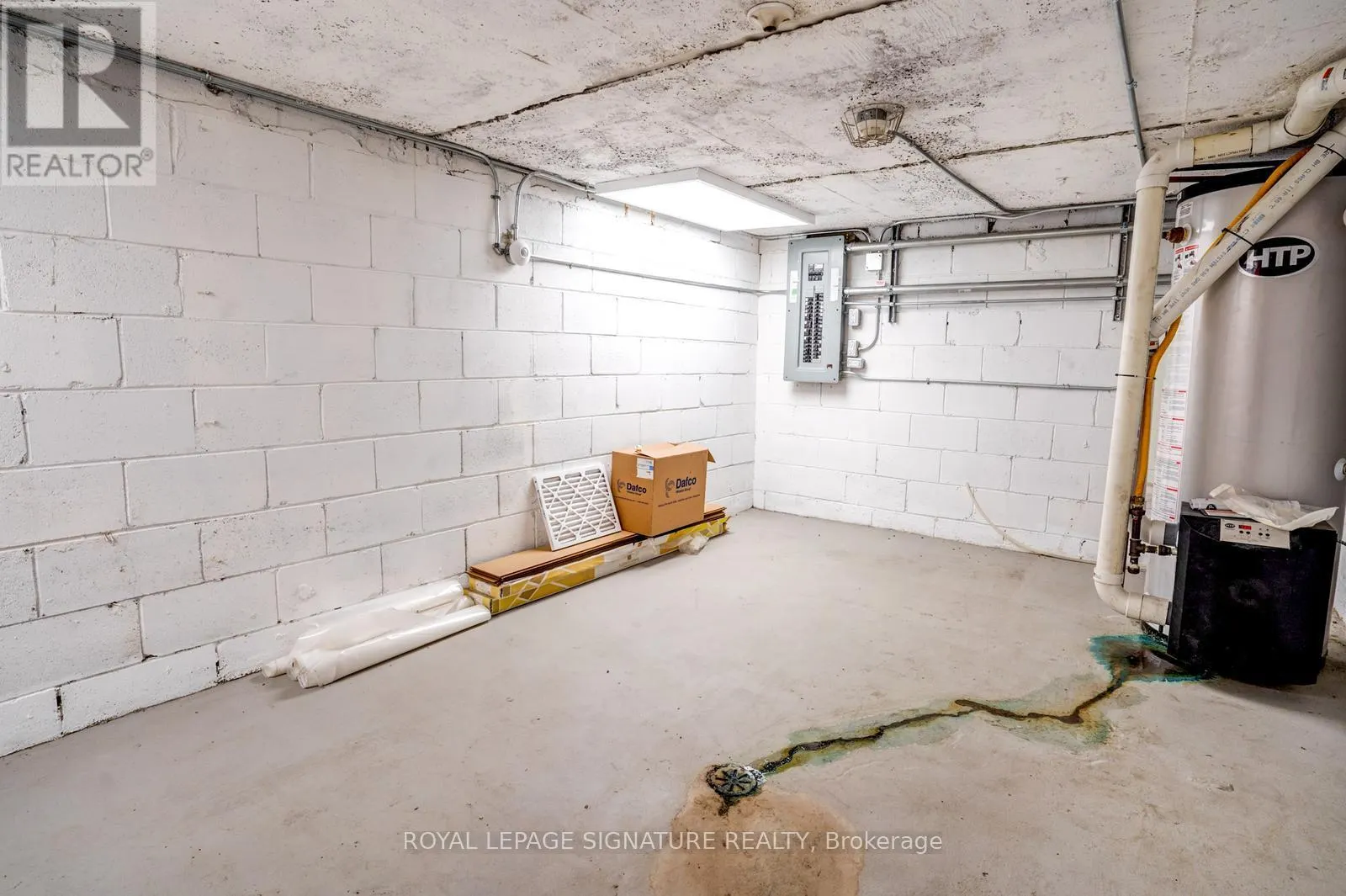 MAIN - 926 KING STREET W