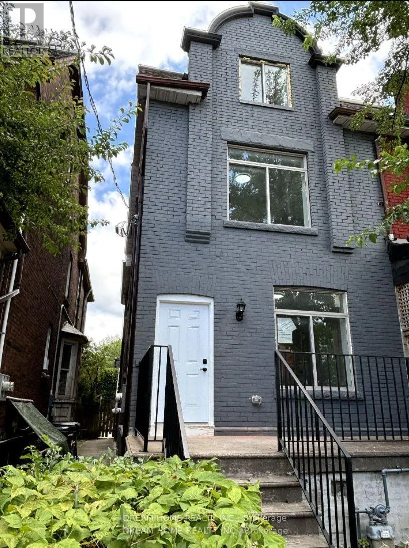 203 - 643 BATHURST STREET